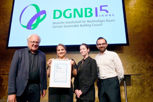 Das Projekt NEWood von Nazanin Saeidi und Alireza Javadian gewinnt die Kategorie "Forschung" der DGNB Sustainability Challenge © DGNB
